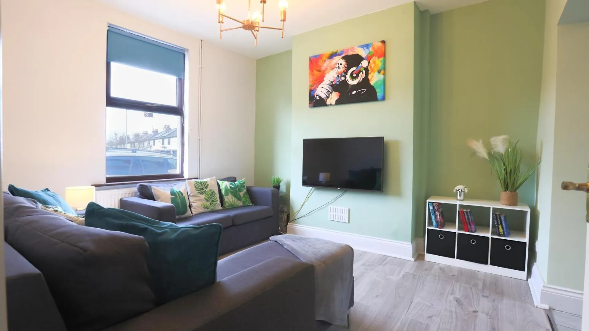 Pittville Place - Near Cheltenham Town - 2 Bed Home - Sleeps 6